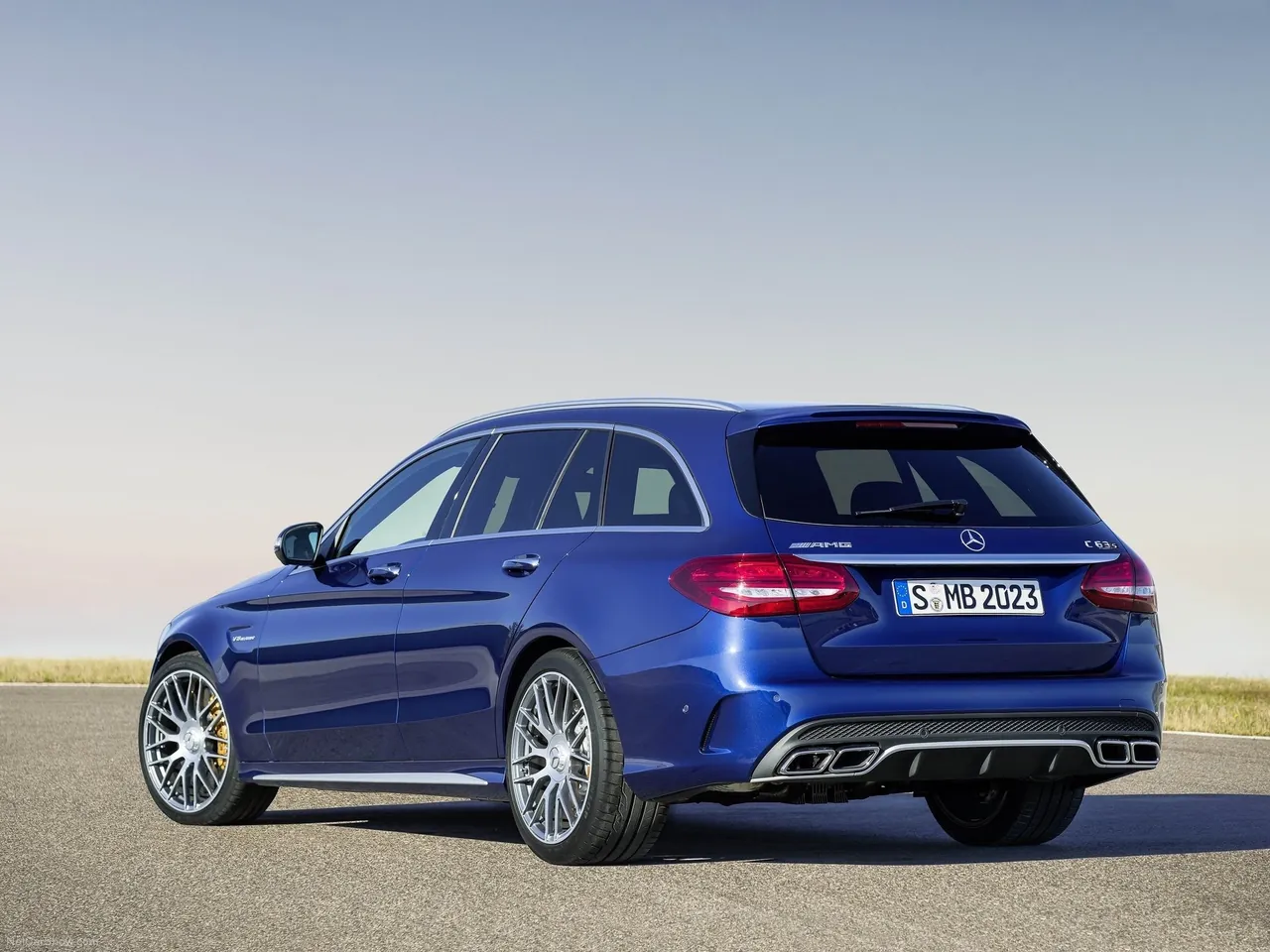 Mercedes-Benz C63 AMG Estate (2015) – zadní tříčtvrteční pohled