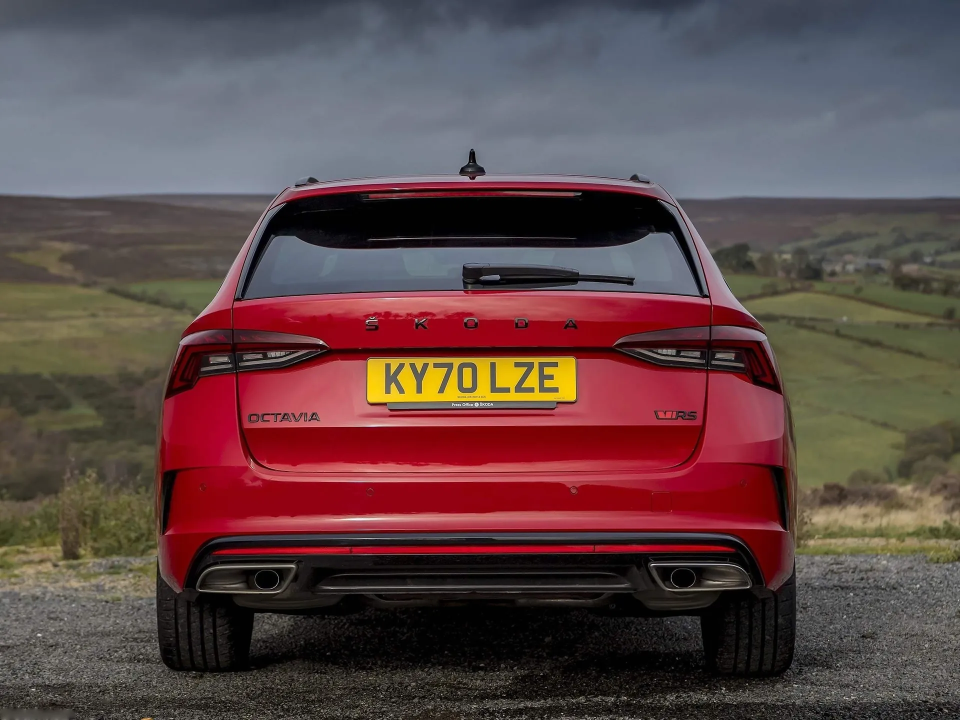 Skoda Octavia vRS Estate [UK] (2020) – zezadu