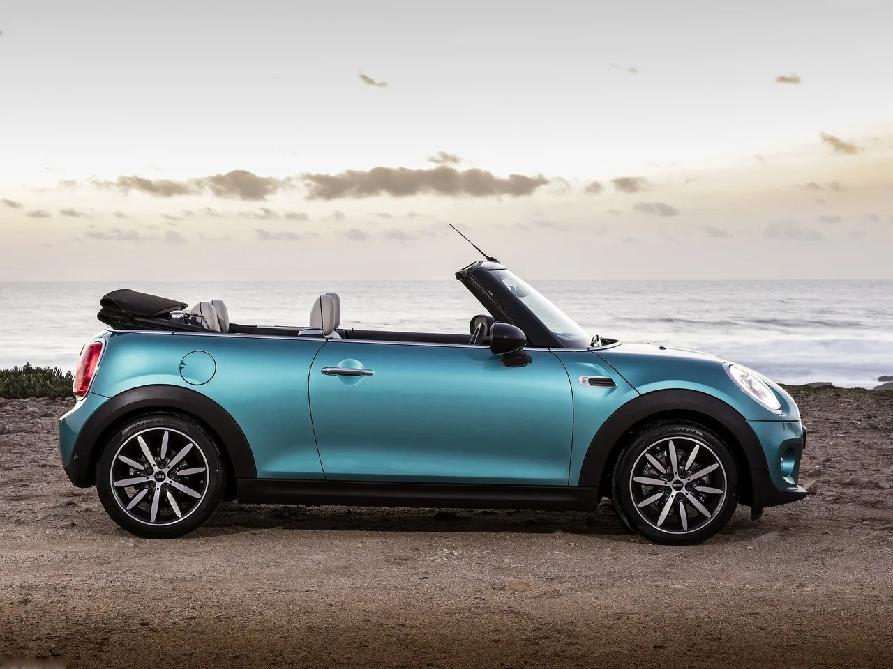 Mini Convertible [UK] (2016) – boční profil