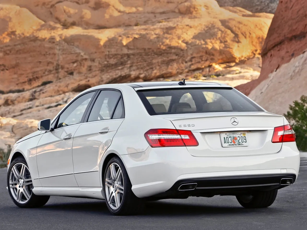 Mercedes-Benz E550 (2010) - Rear Three-Quarter