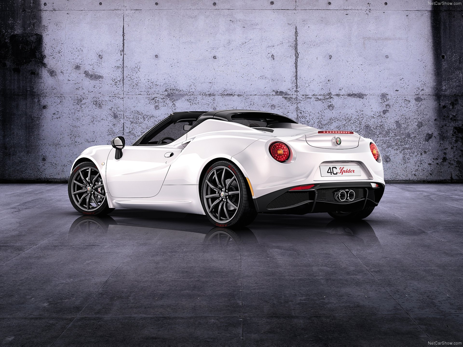 Alfa Romeo 4C Spider Concept (2014) – zadní tříčtvrteční pohled