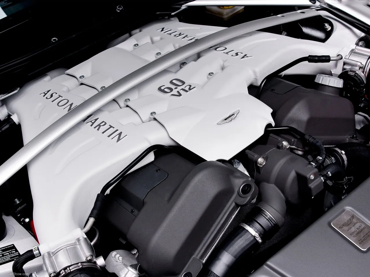 Aston Martin V12 Vantage Roadster (2013) - Engine Bay