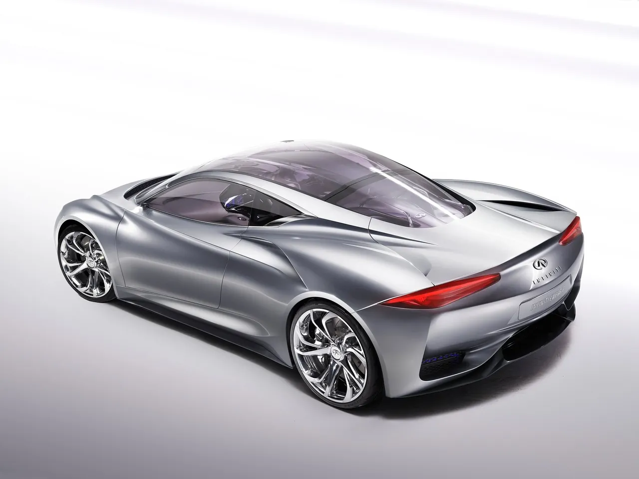 Infiniti Emerg-E Concept (2012) – zadní tříčtvrteční pohled