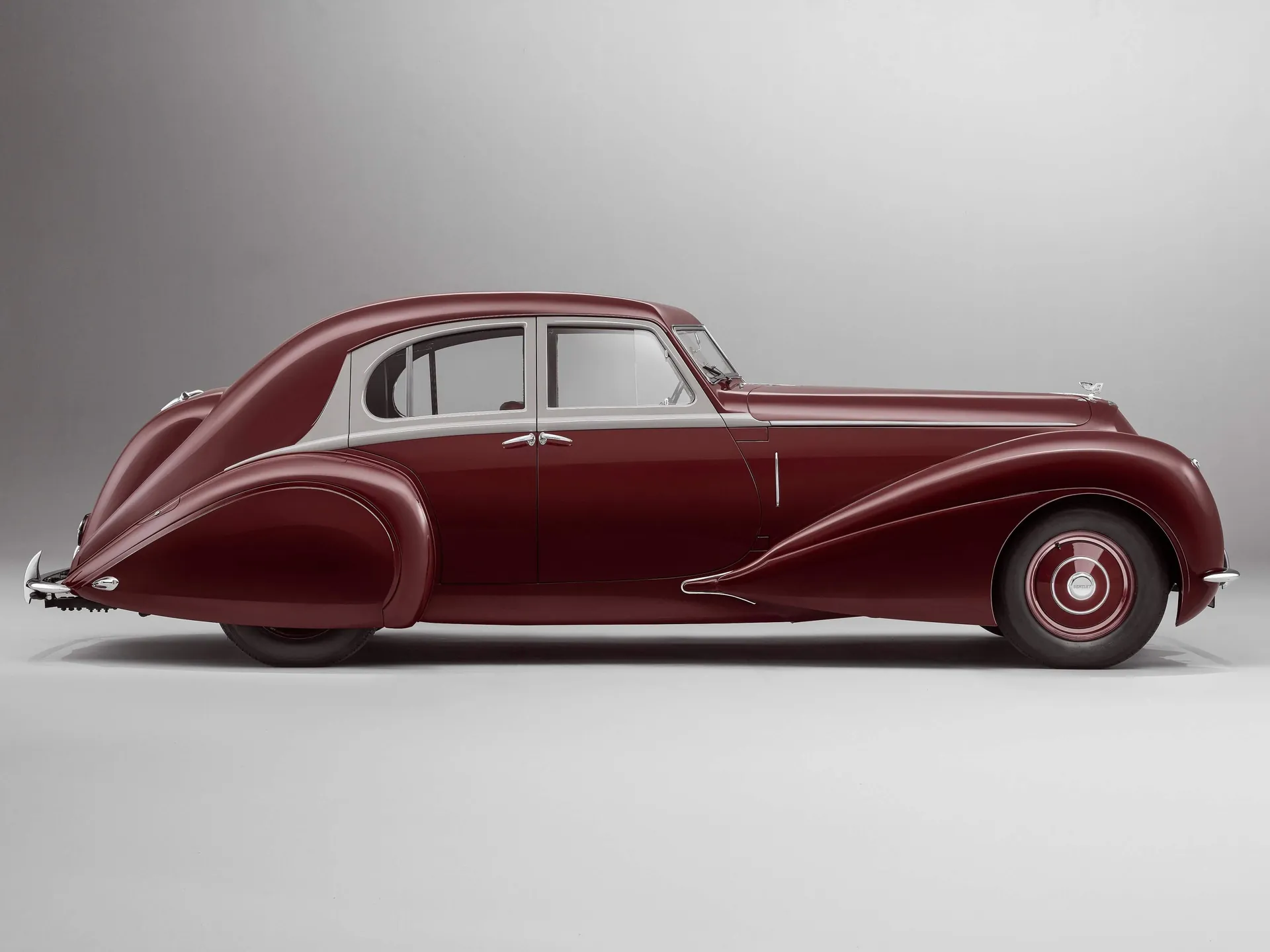 Bentley Corniche (1939) – boční profil