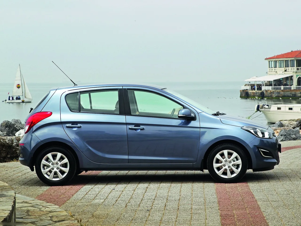 Hyundai i20 (2013) – boční profil