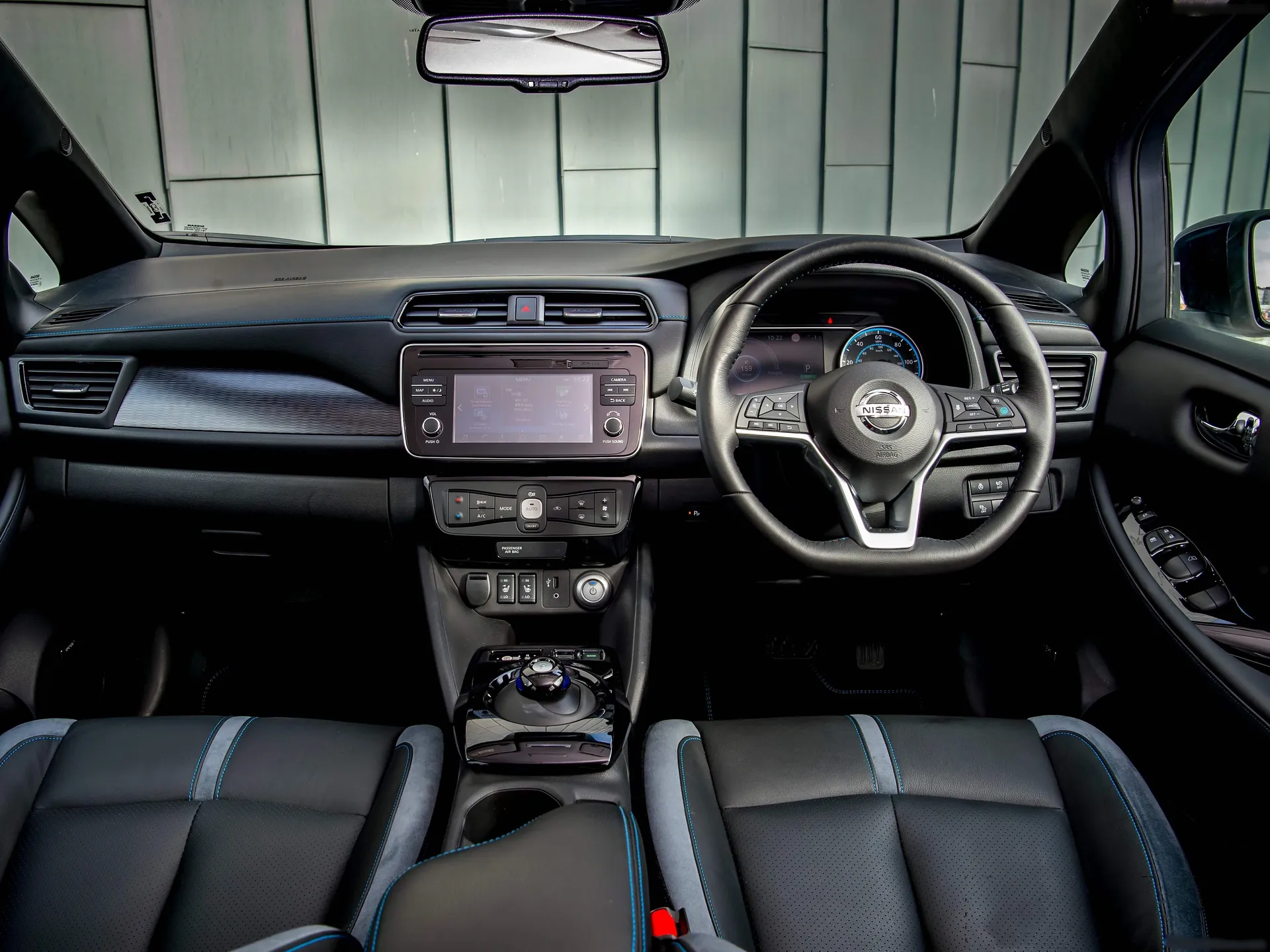 Nissan Leaf [UK] (2018) - Interior
