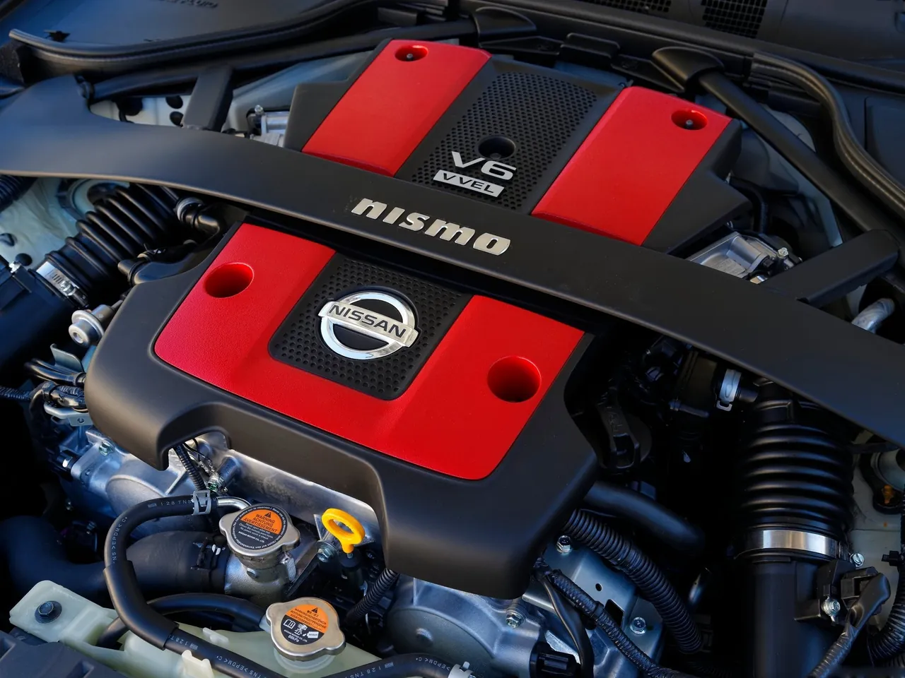 Nissan 370Z Nismo (2014) – motorový prostor