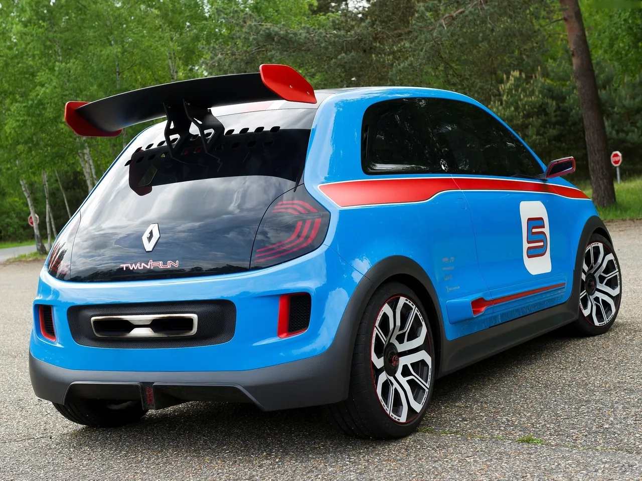 Renault Twin-Run Concept (2013) – zadní tříčtvrteční pohled