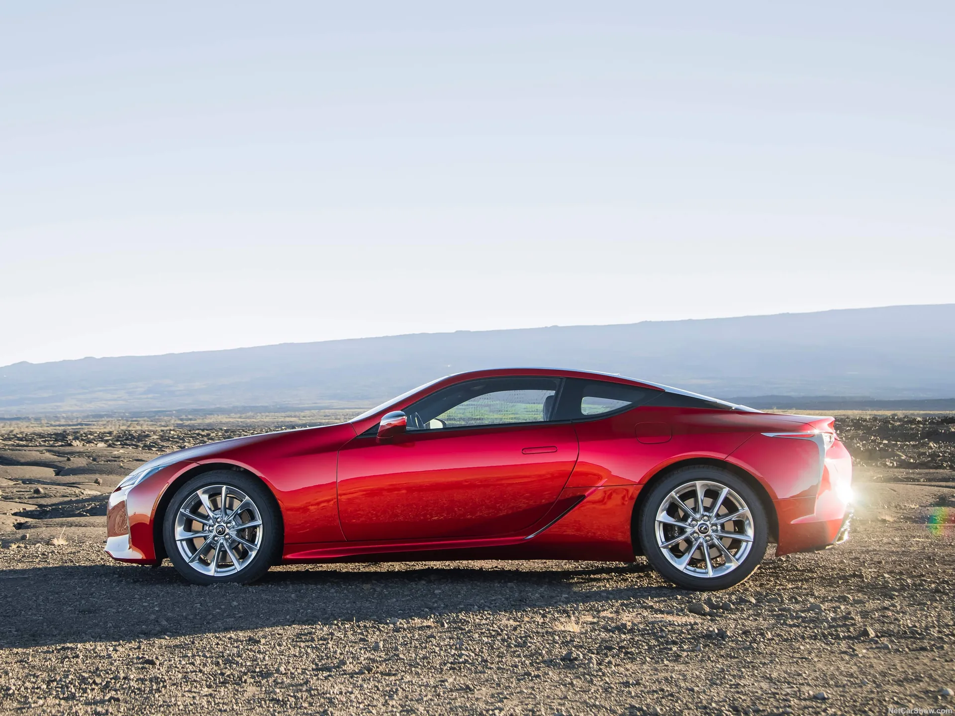 Lexus LC 500 (2018) – boční profil
