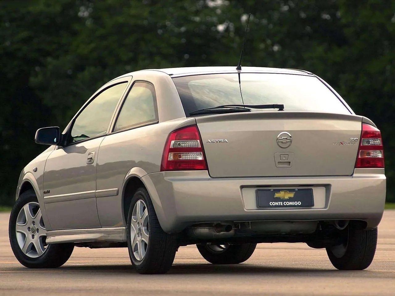 Chevrolet Astra 2.0 Flexpower Comfort (2005) – zadní tříčtvrteční pohled