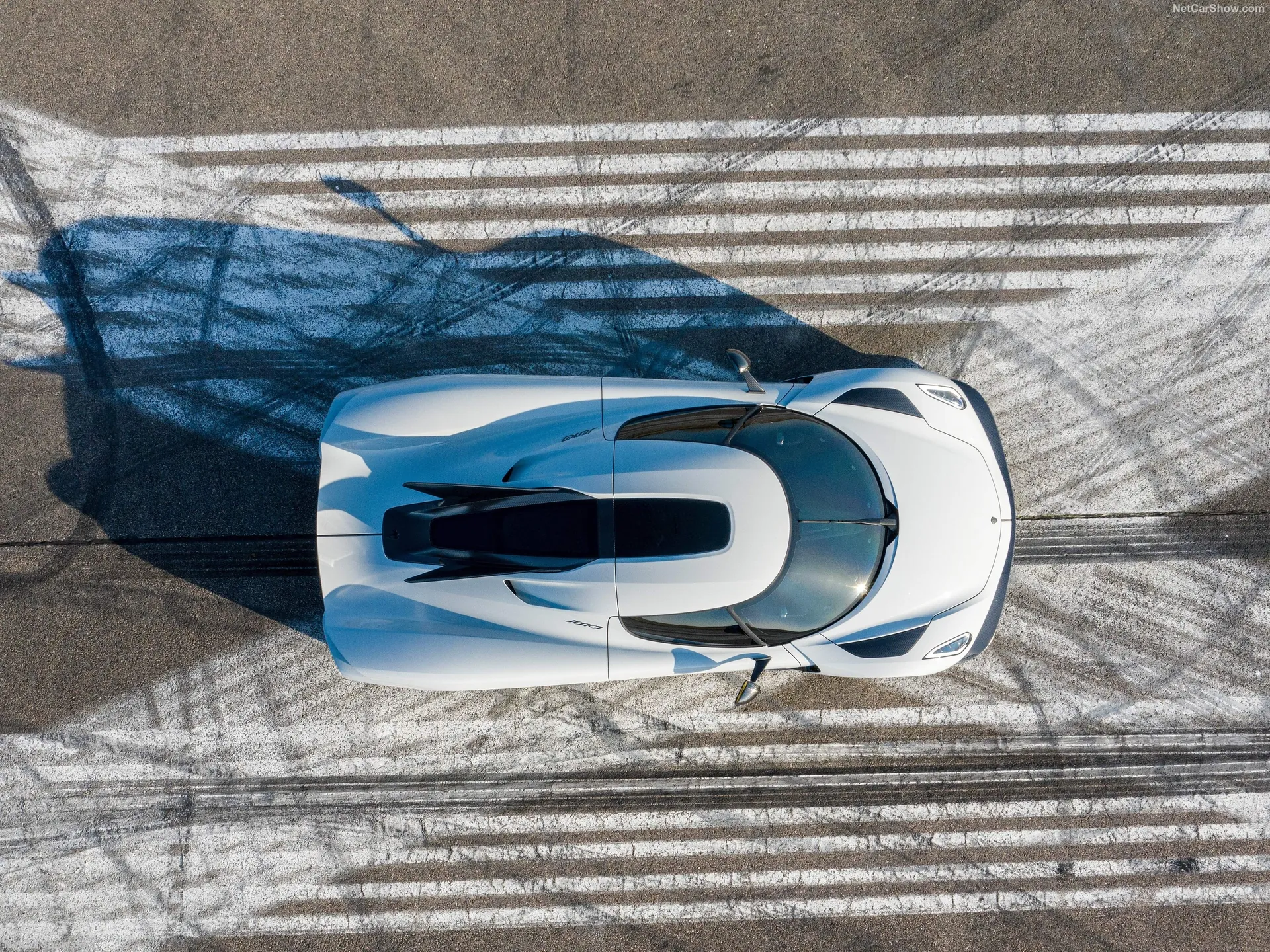 Koenigsegg Jesko Absolut (2021) – pohled shora