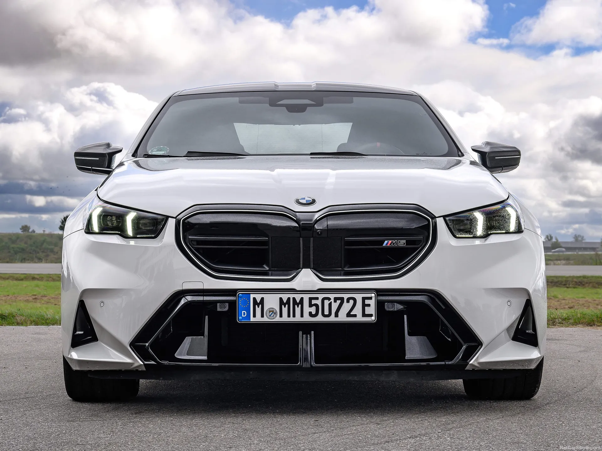 BMW M5 Alpin White (2025) – zepředu