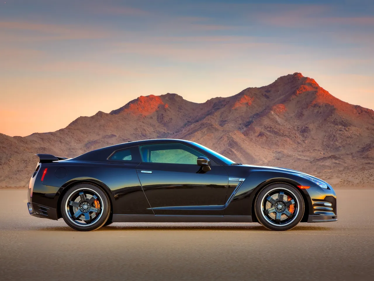 Nissan GT-R Track Edition (2014) - Side Profile