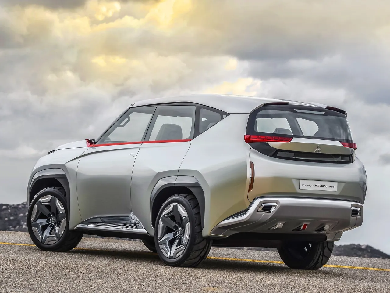 Mitsubishi GC-PHEV Concept (2015) – zadní tříčtvrteční pohled