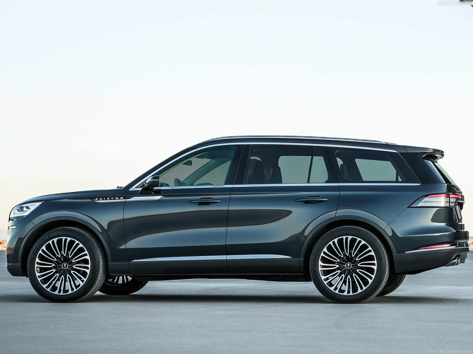 Lincoln Aviator Concept (2018) – boční profil