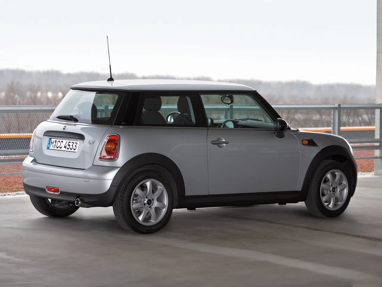 Mini One (2008) – zadní tříčtvrteční pohled