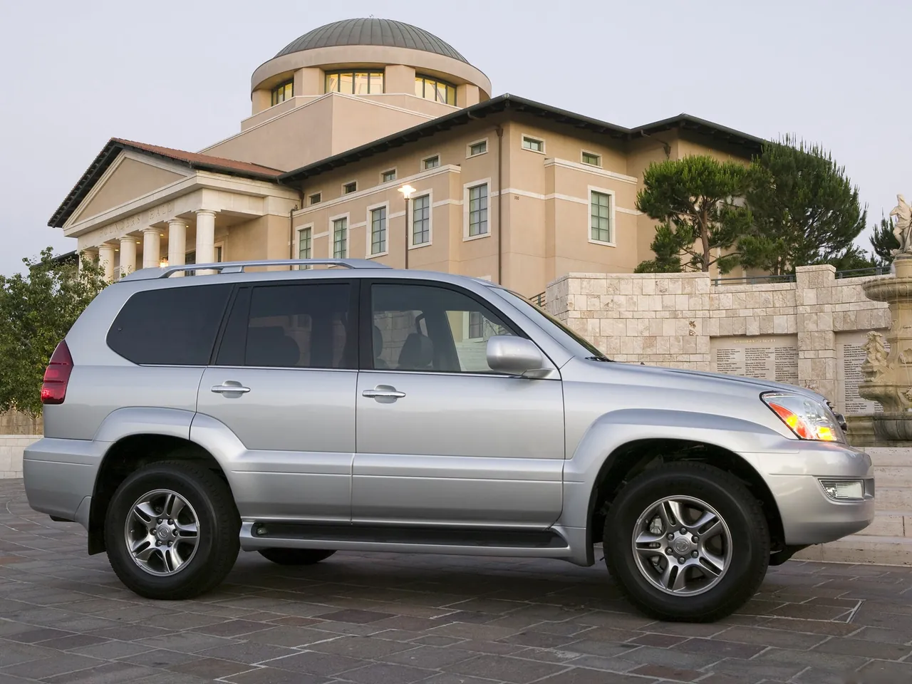 Lexus GX 470 (2009) – boční profil