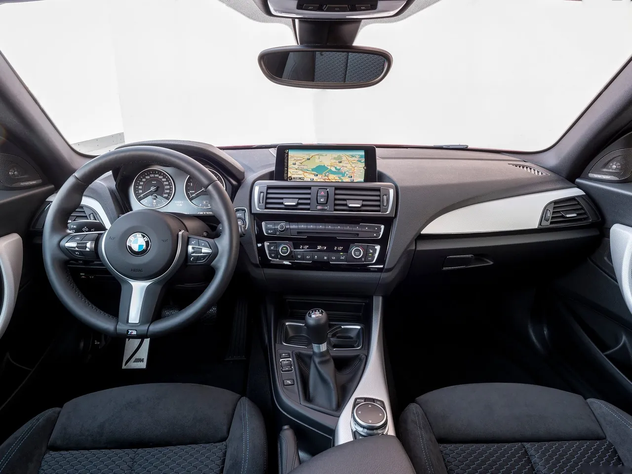 BMW M135i (2016) - Interior