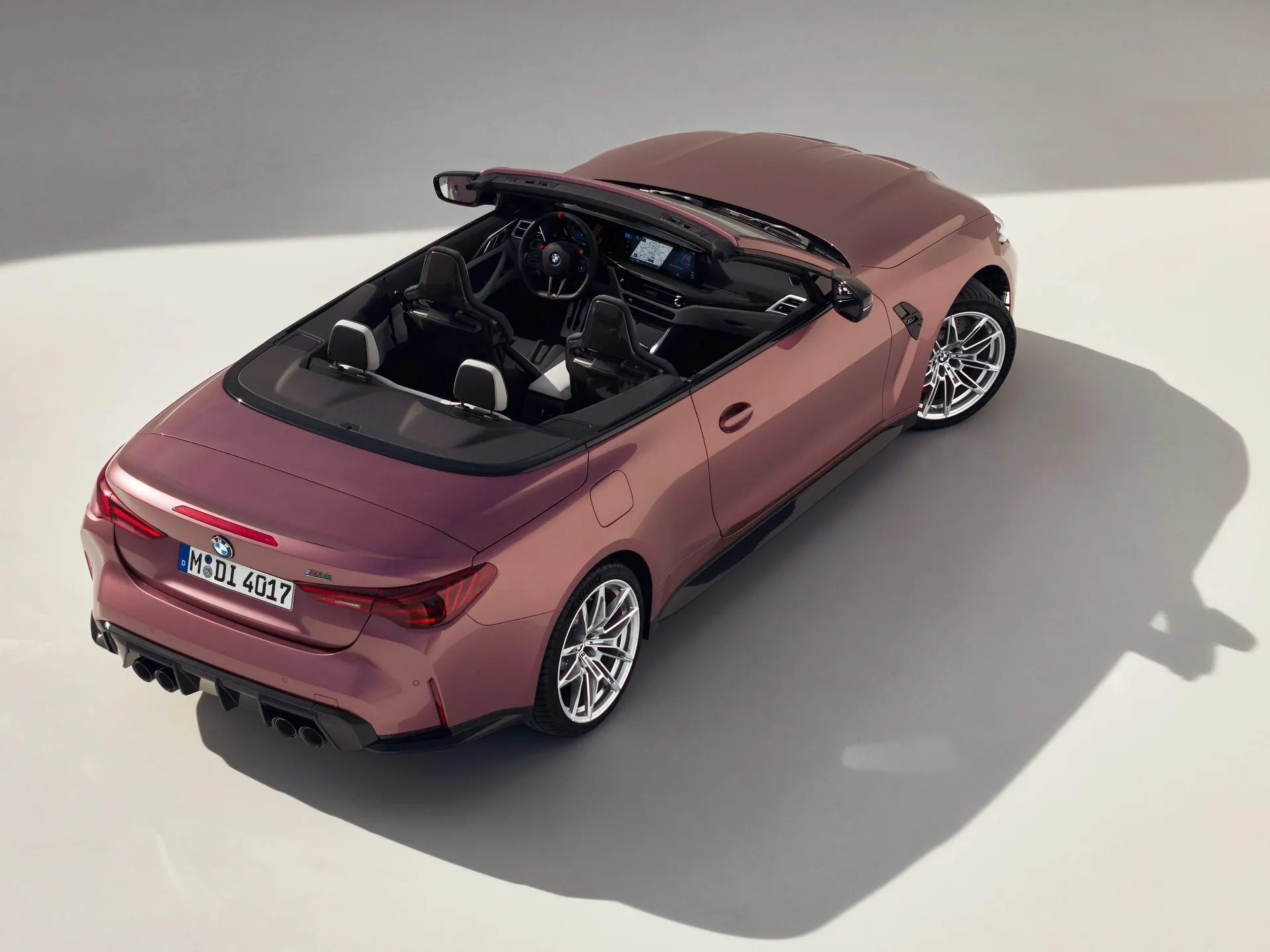 BMW M4 Convertible (2025) – zadní tříčtvrteční pohled
