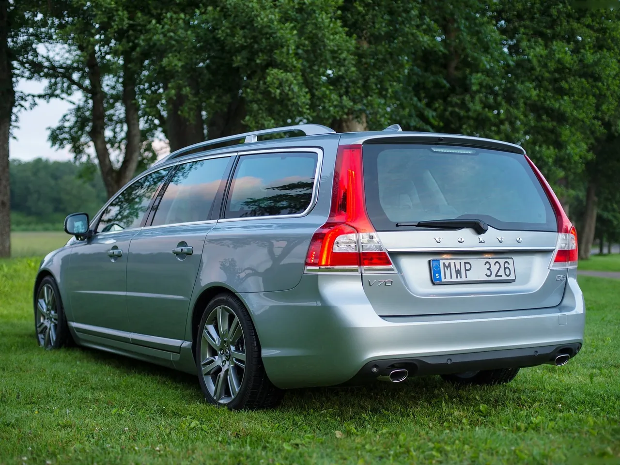Volvo V70 (2014) – zadní tříčtvrteční pohled
