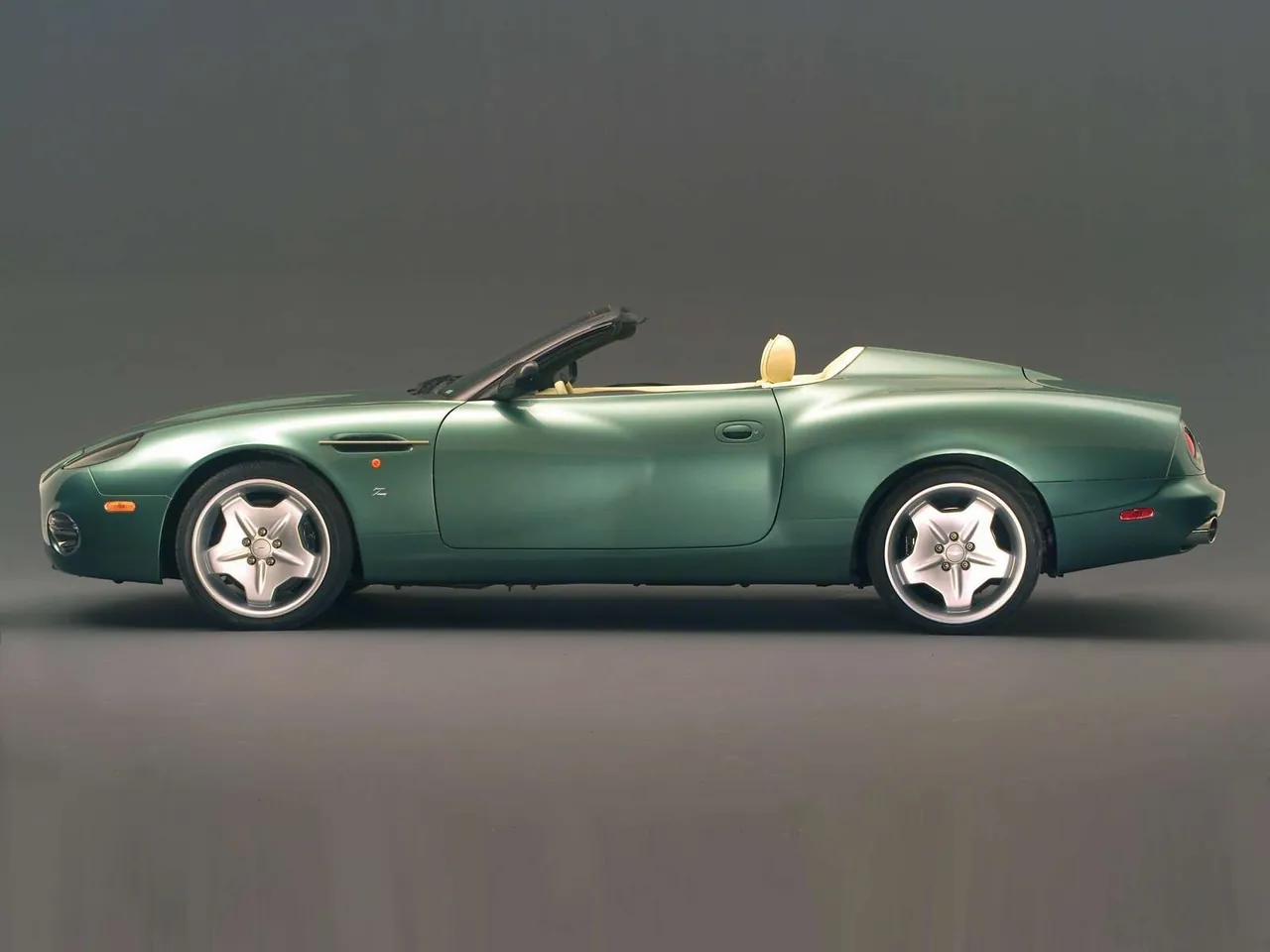 Aston Martin DB AR1 (2003) – boční profil