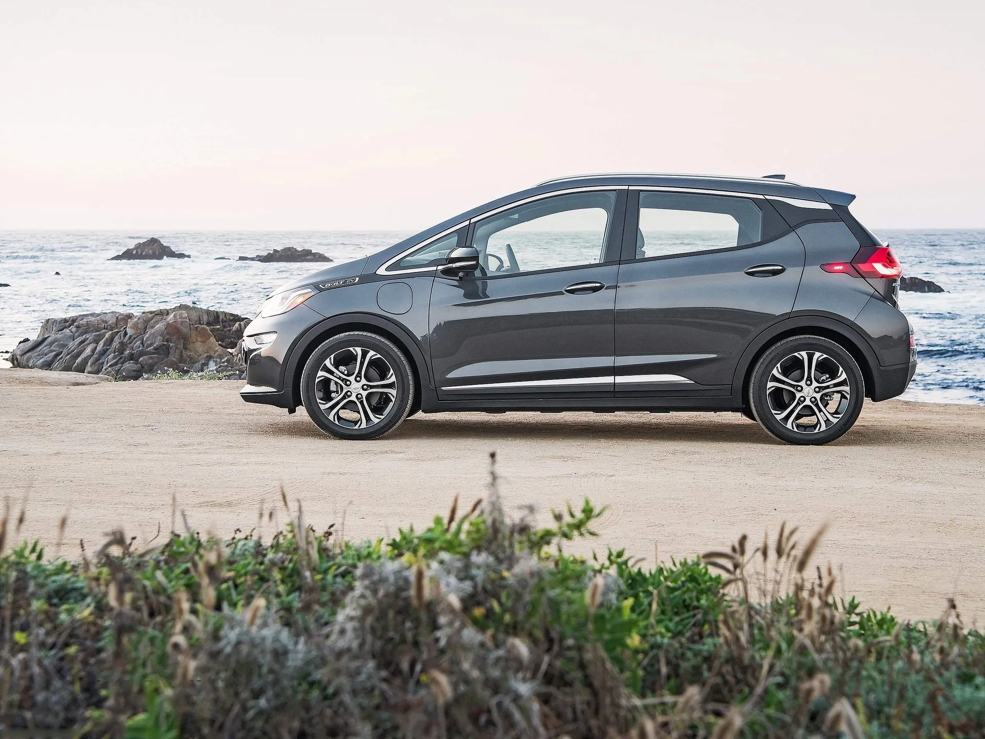 Chevrolet Bolt EV (2017) – boční profil
