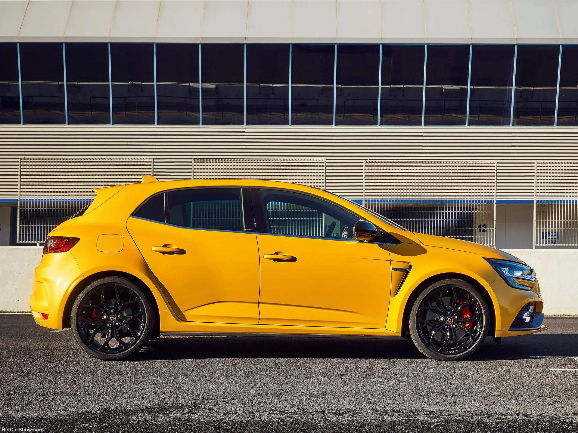 Renault Megane RS (2018) – boční profil