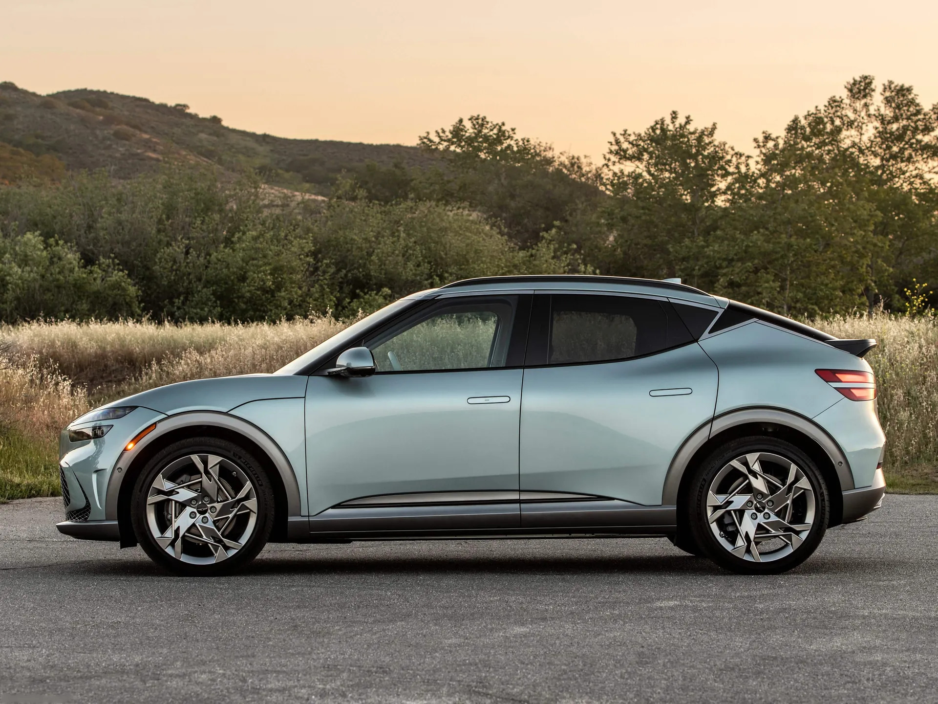 Genesis GV60 (2022) – boční profil