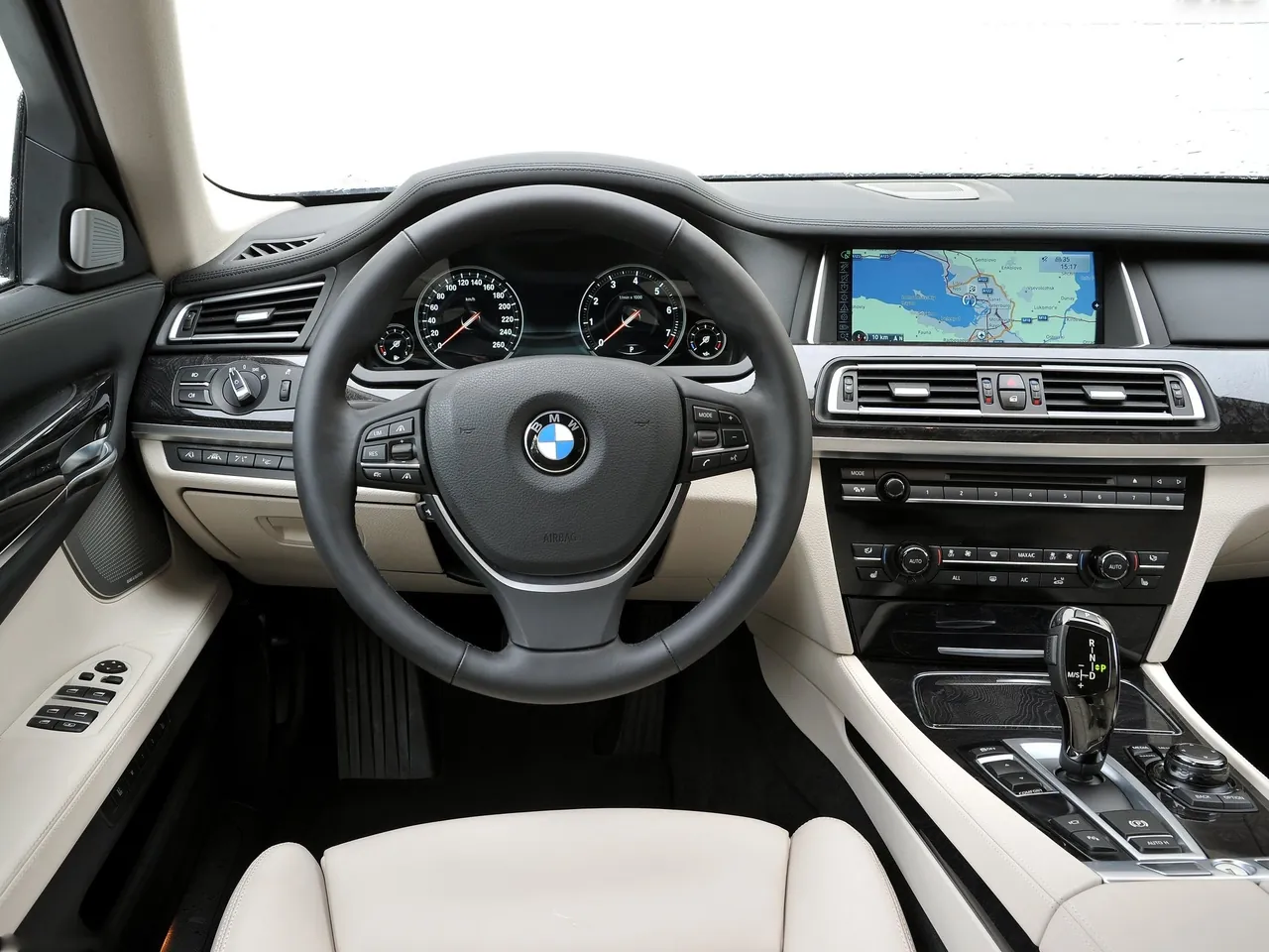 BMW 7-Series (2013) – interiér