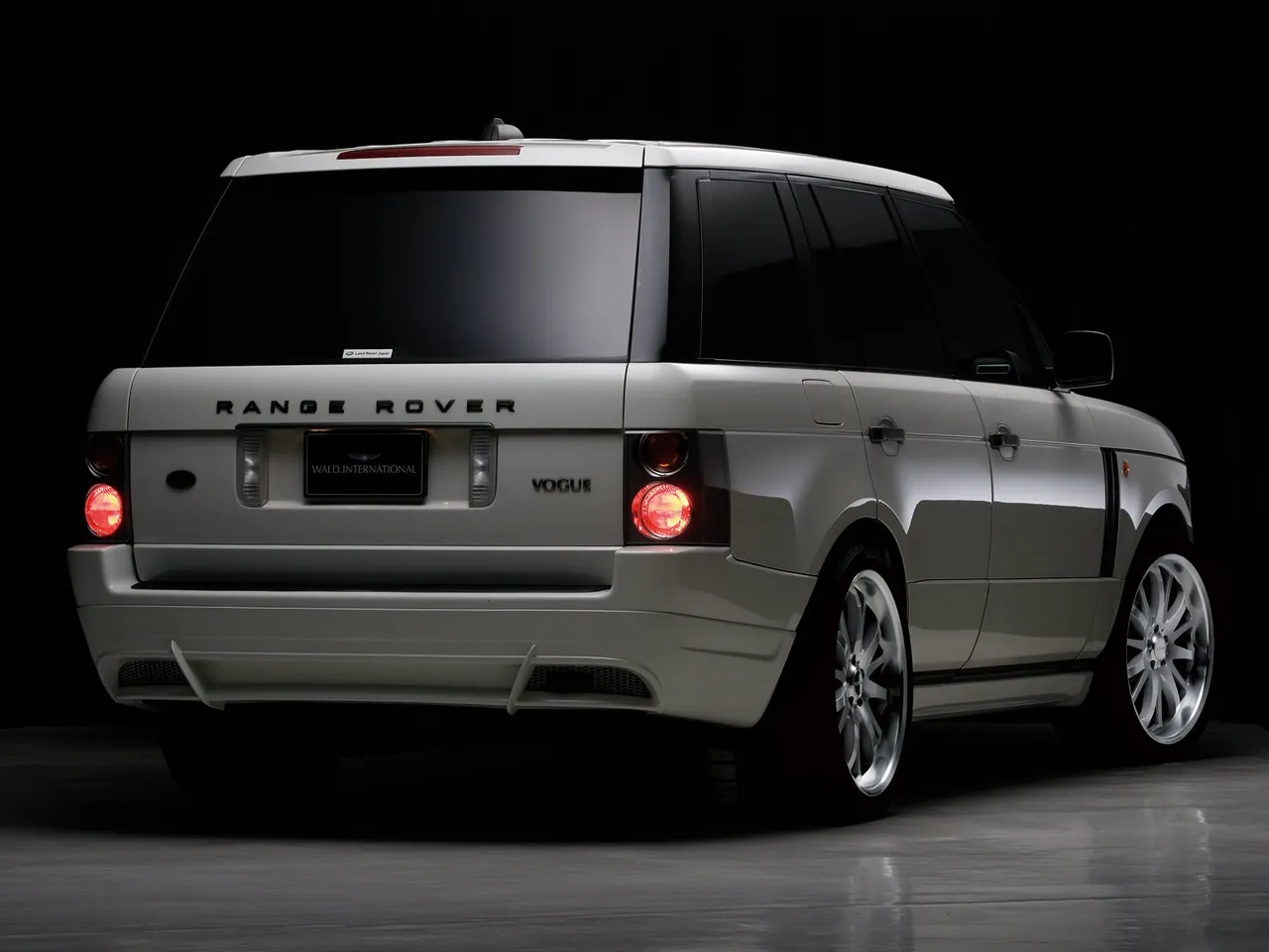 Wald Land Rover Range Rover (2006) – zadní tříčtvrteční pohled