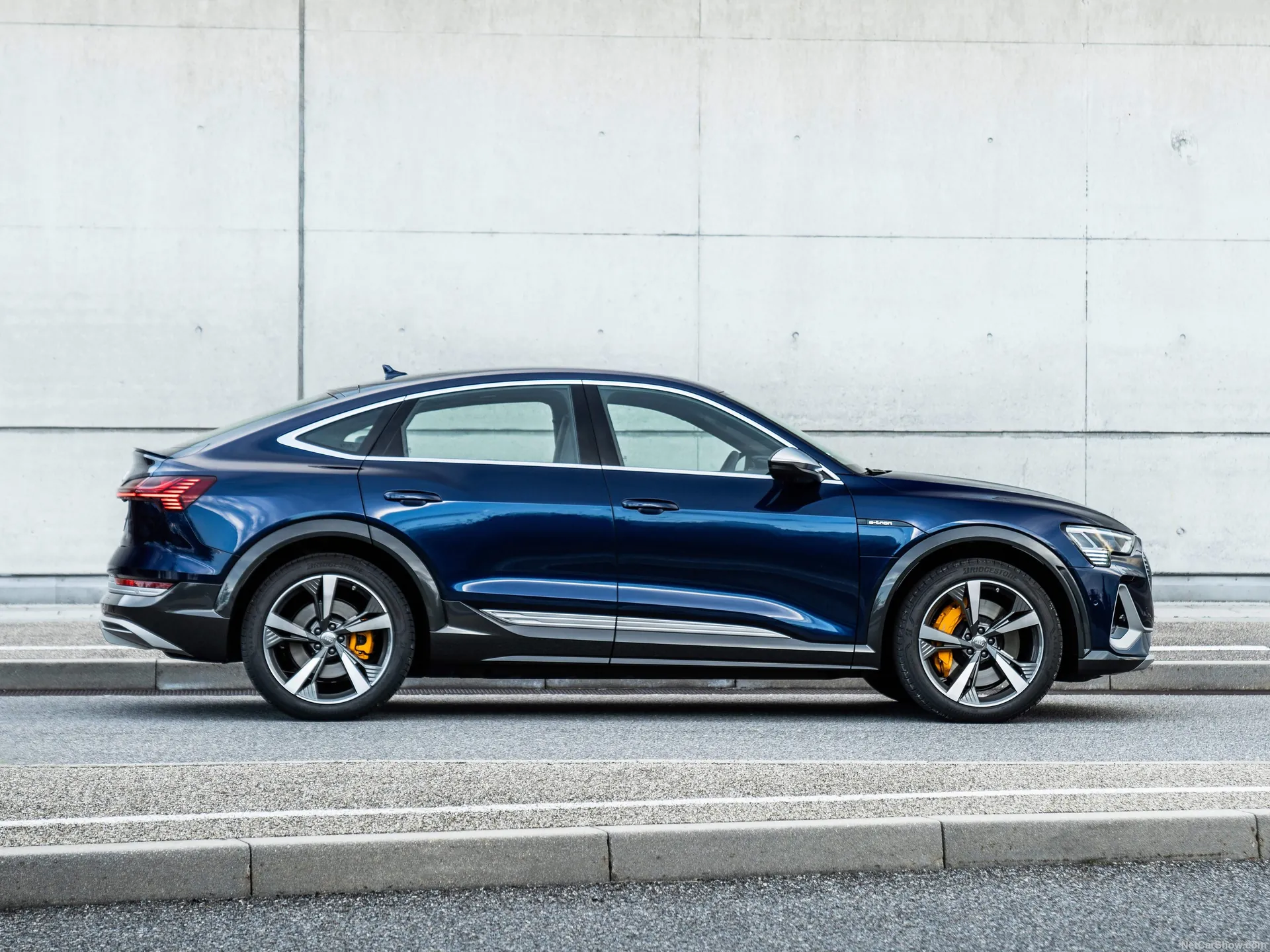 Audi e-tron S Sportback (2021) – boční profil