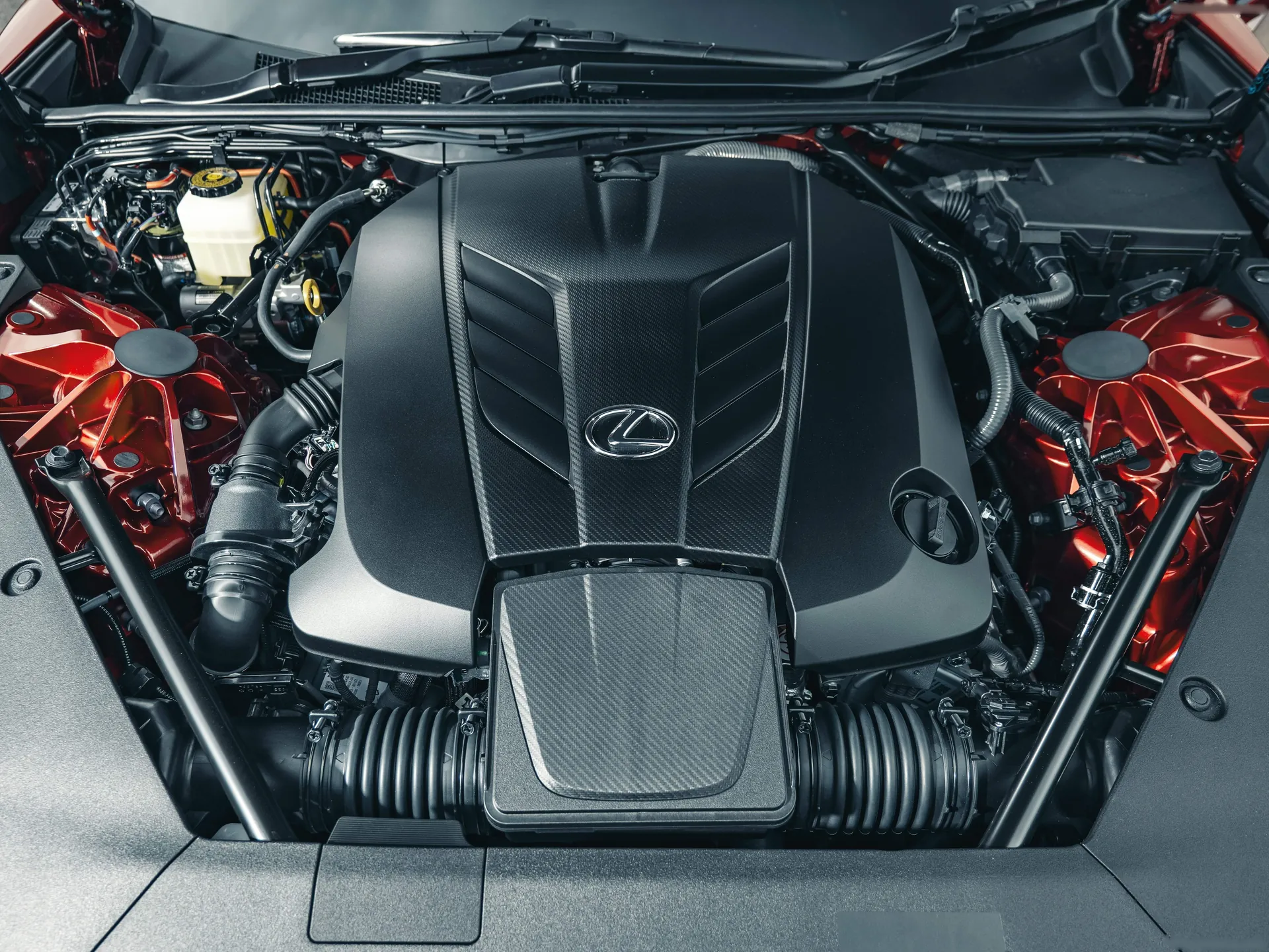 Lexus LC Convertible [UK] (2021) – motorový prostor