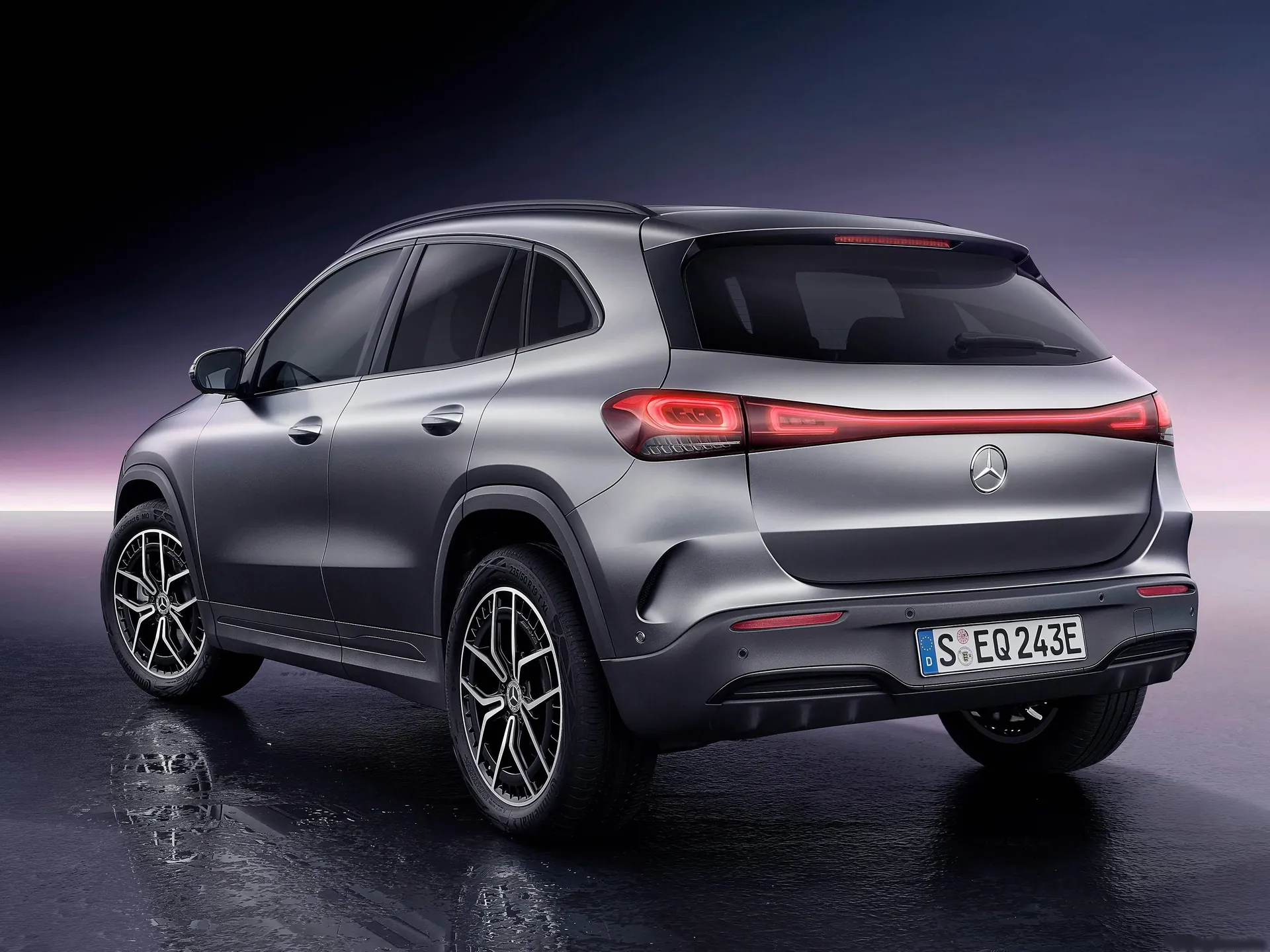 Mercedes-Benz EQA (2022) – zadní tříčtvrteční pohled
