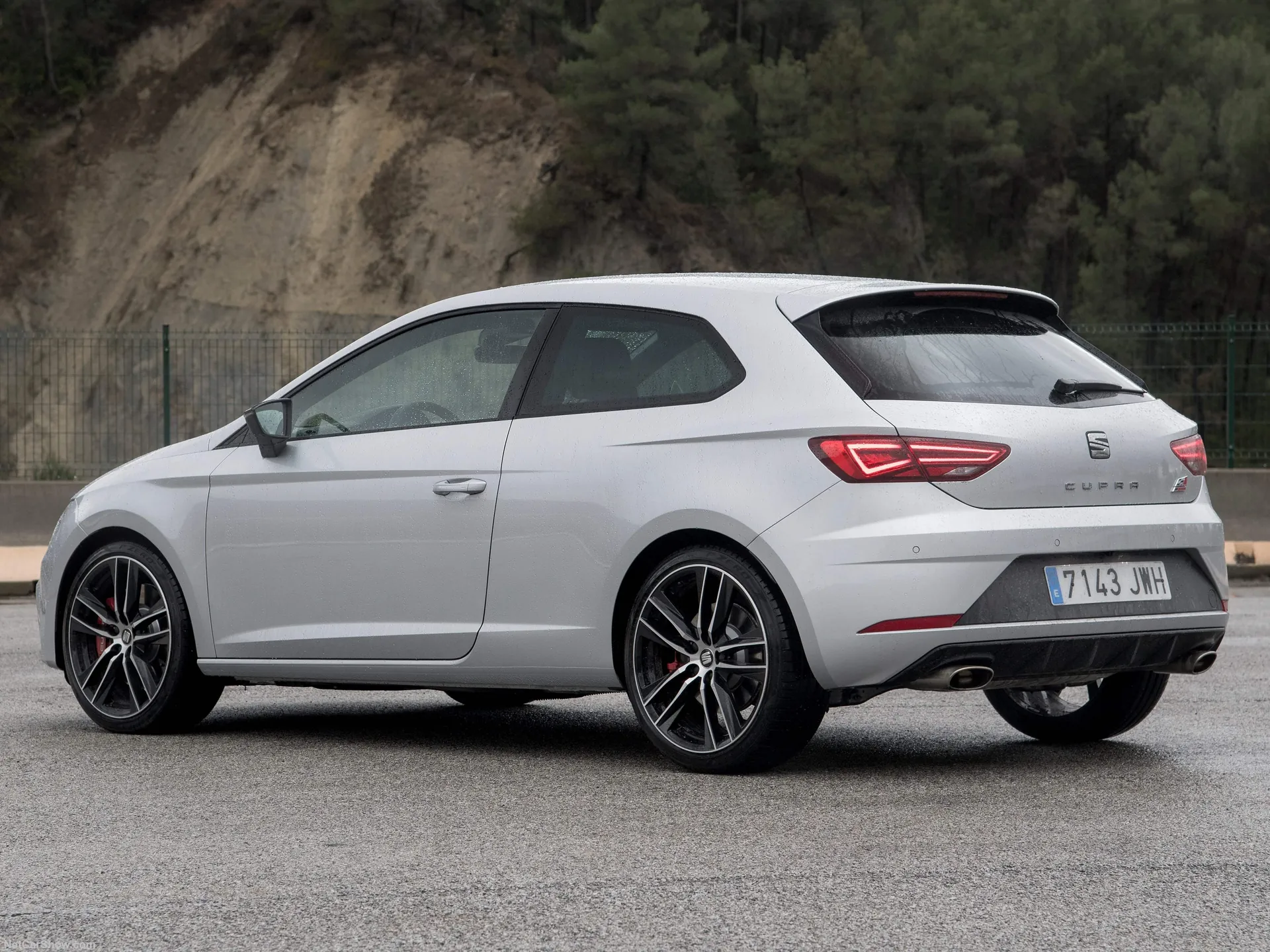 Seat Leon SC Cupra (2017) – zadní tříčtvrteční pohled