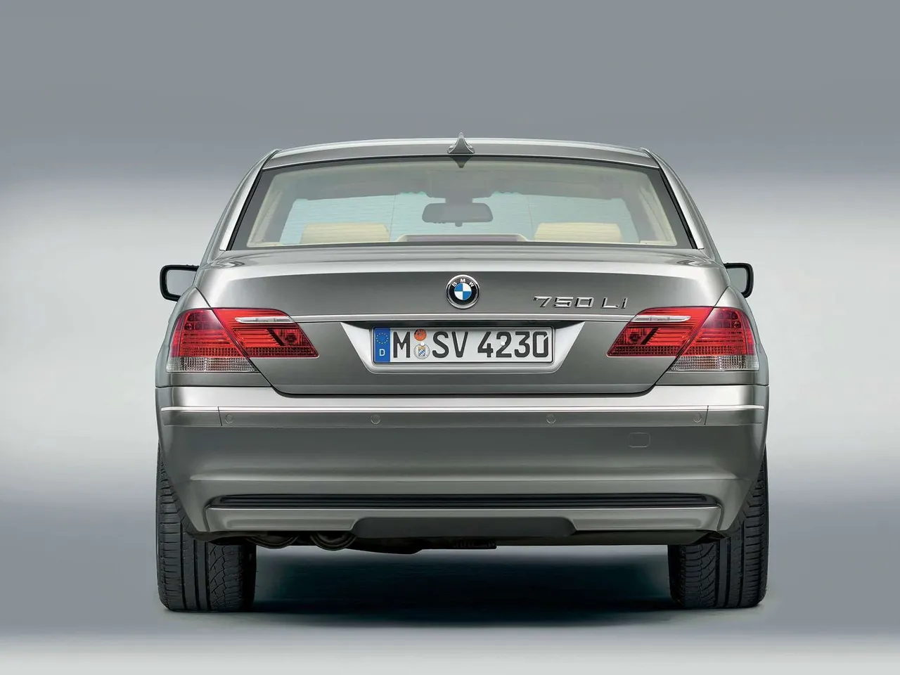 BMW 750Li (2006) – zezadu