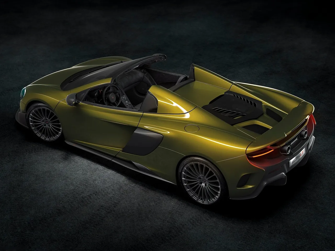 McLaren 675LT Spider (2017) – zadní tříčtvrteční pohled