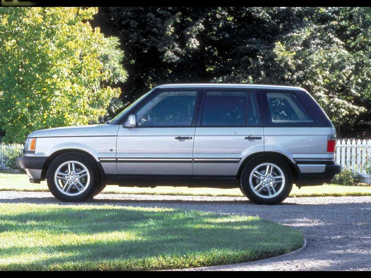 Land Rover Range Rover (2002) - Side Profile