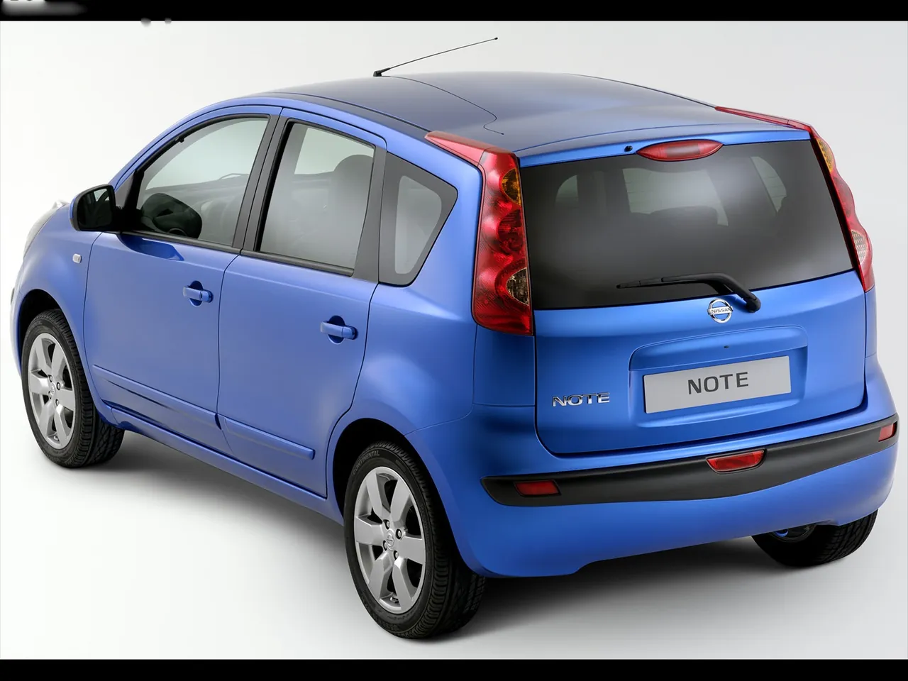 Nissan Note (2006) – zadní tříčtvrteční pohled