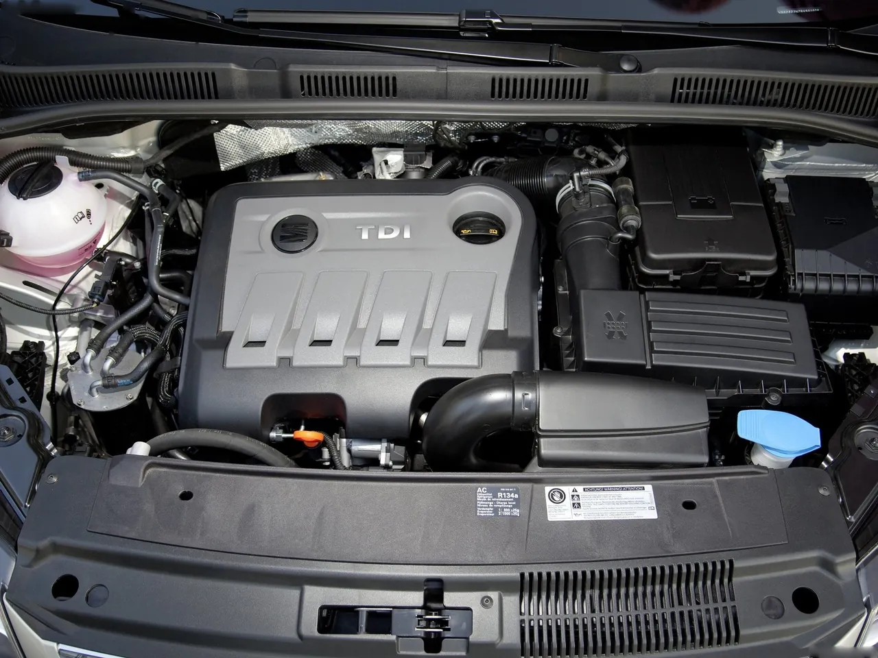 Seat Alhambra (2011) – motorový prostor