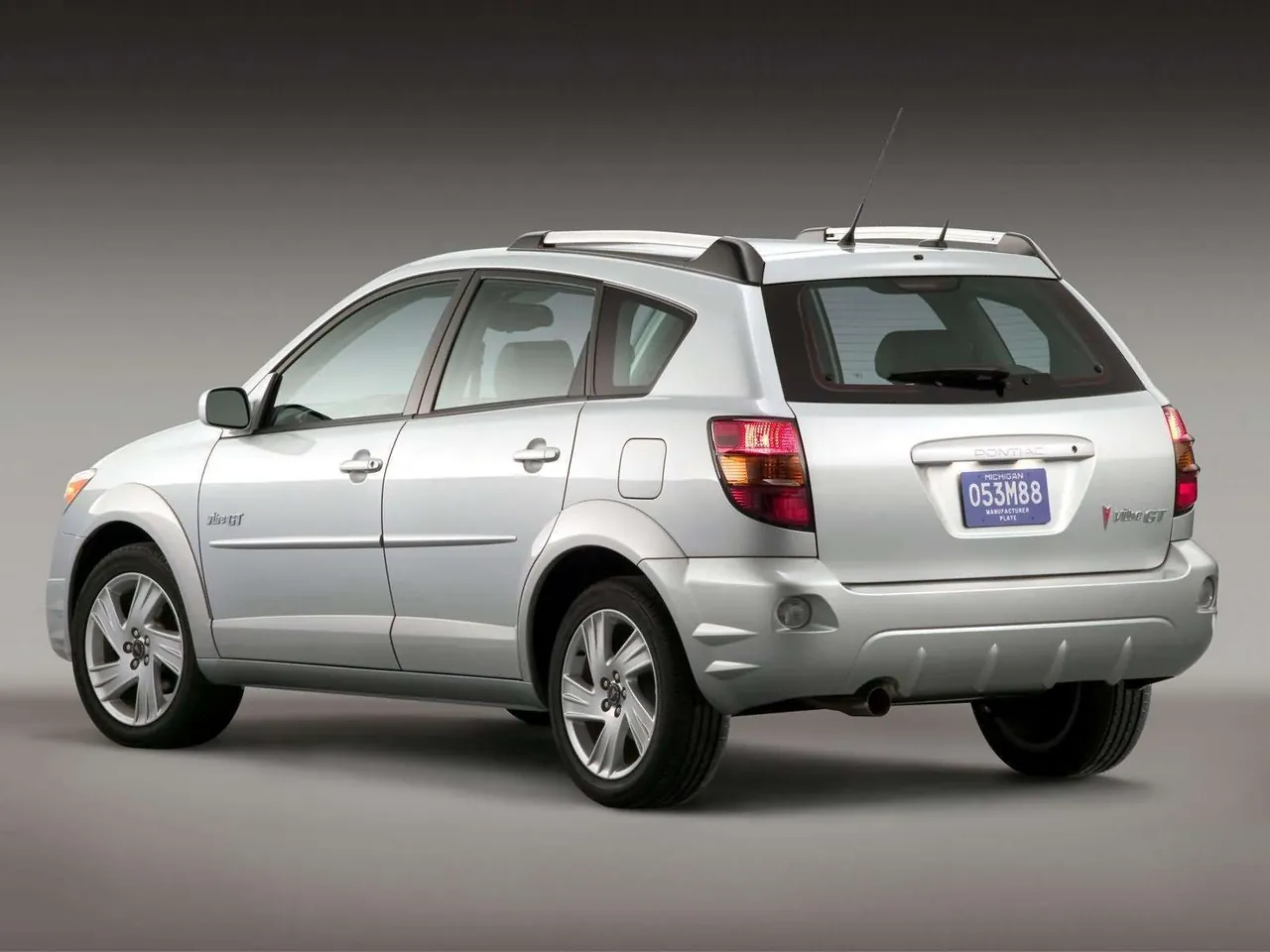 Pontiac Vibe GT (2005) – zadní tříčtvrteční pohled