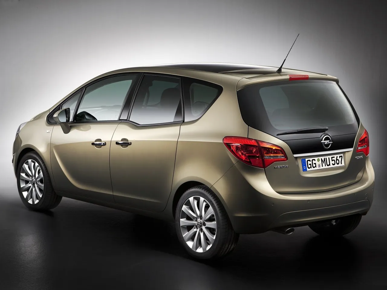 Opel Meriva (2011) – zadní tříčtvrteční pohled