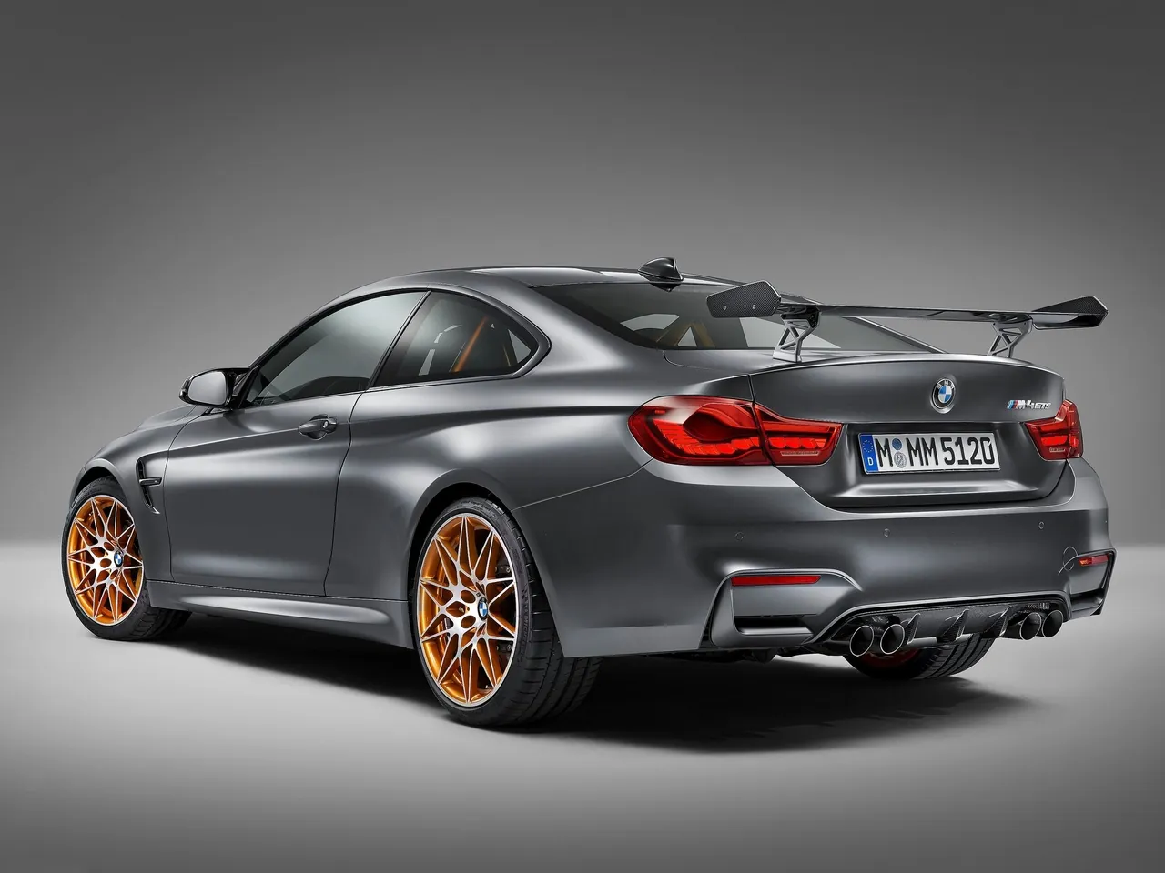 BMW M4 GTS (2016) – zadní tříčtvrteční pohled
