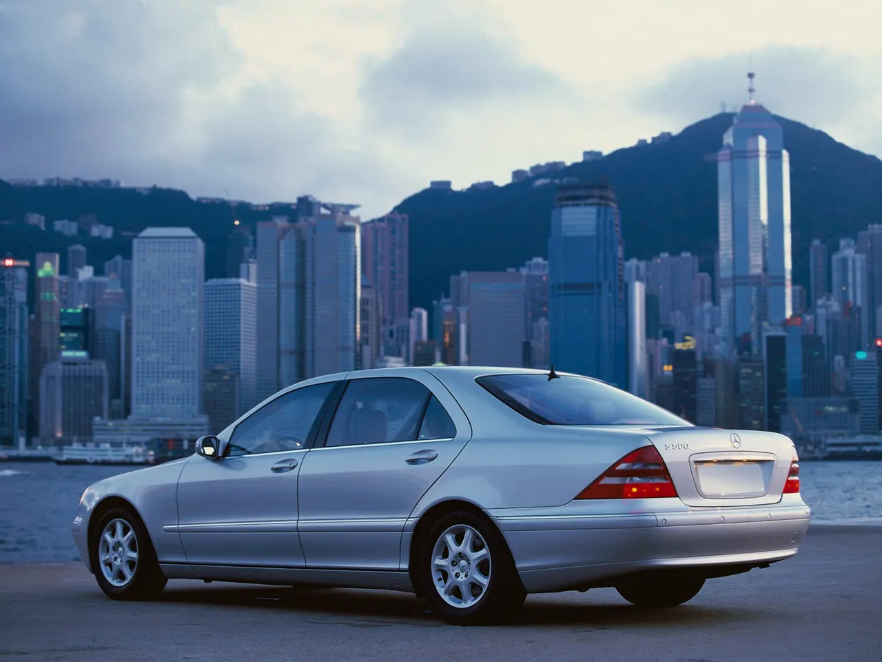 Mercedes-Benz S-Class (2000) - Rear Three-Quarter
