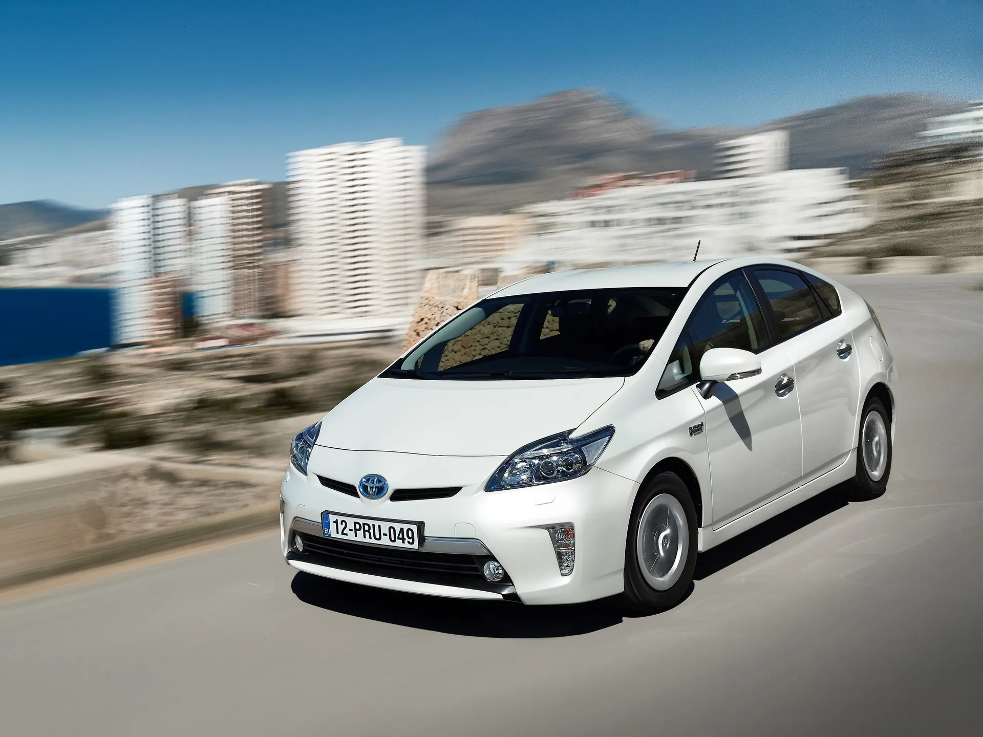 Toyota Prius Plug-in Hybrid (2013)