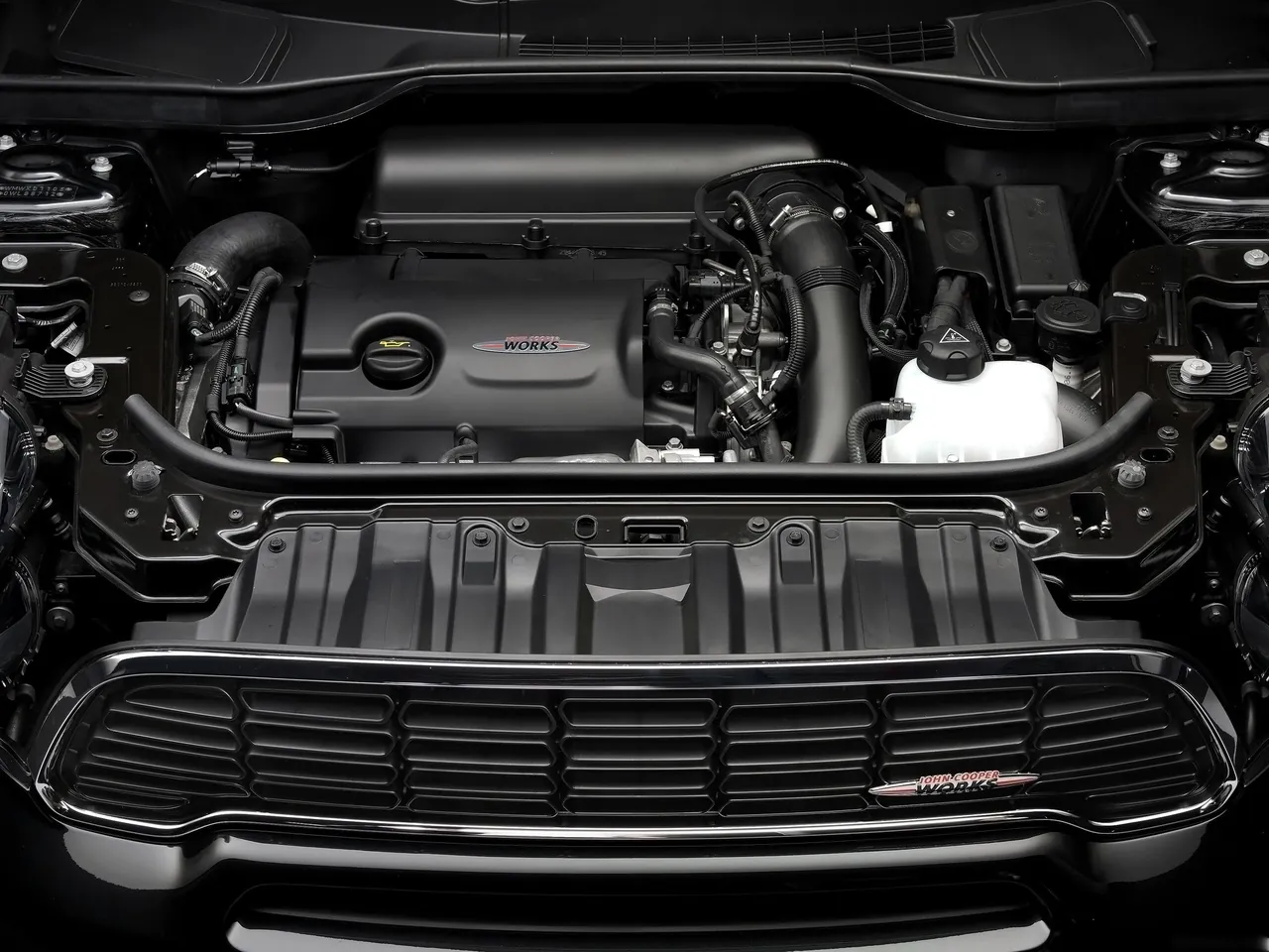 Mini Countryman John Cooper Works (2013) - Engine Bay