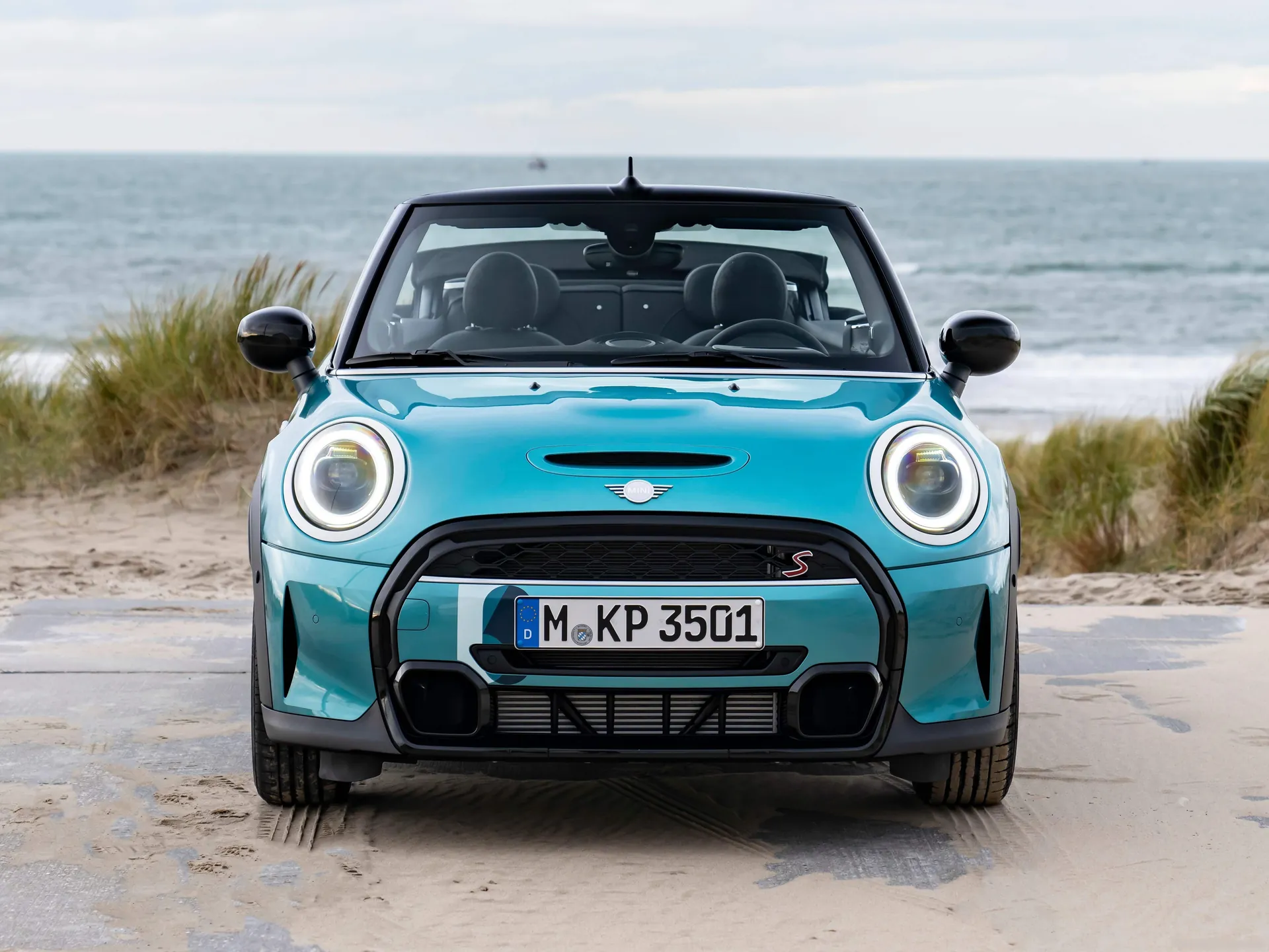 Mini Cooper S Convertible Seaside Edition (2023) – zepředu