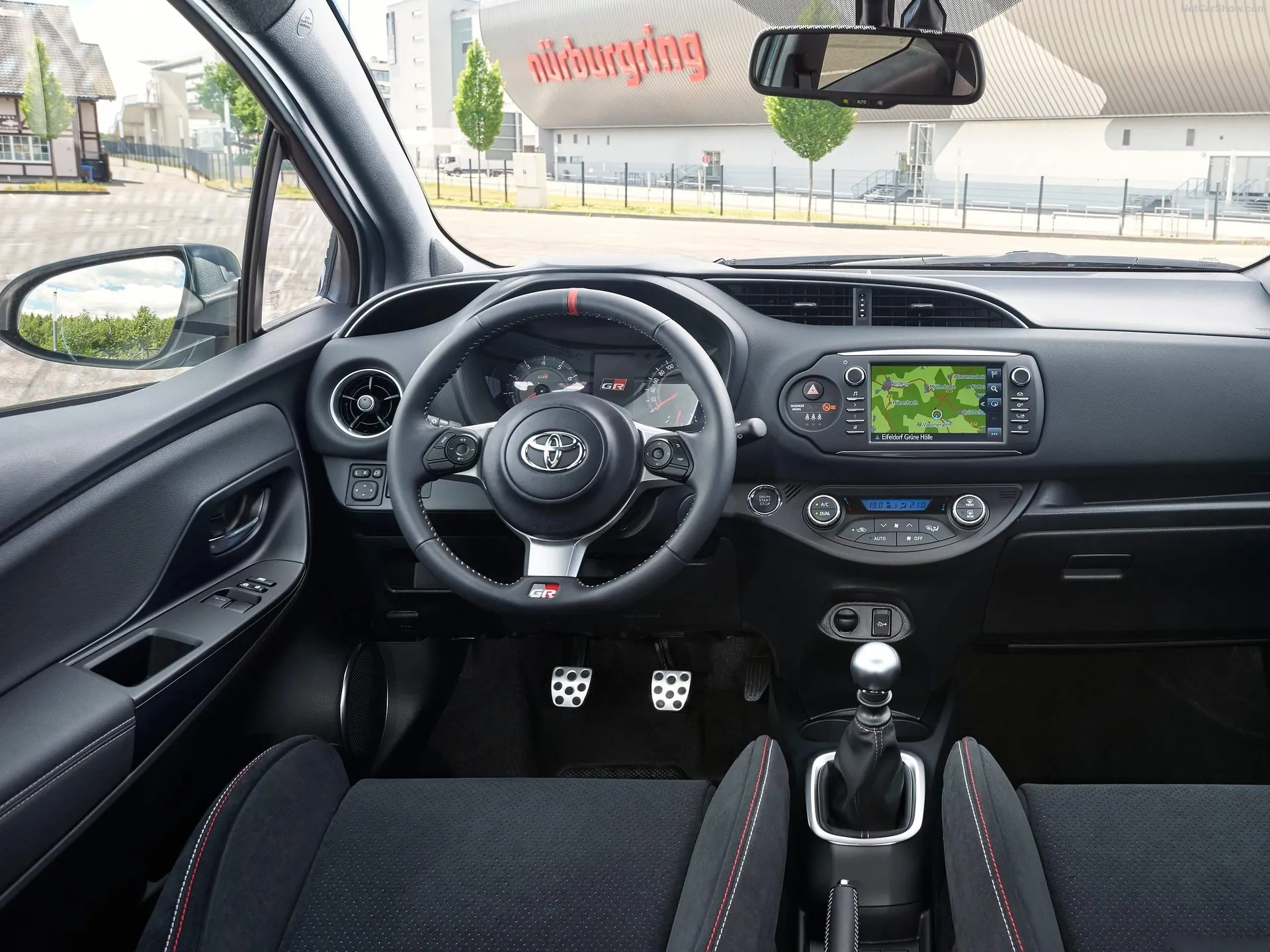 Toyota Yaris GRMN (2018) – interiér