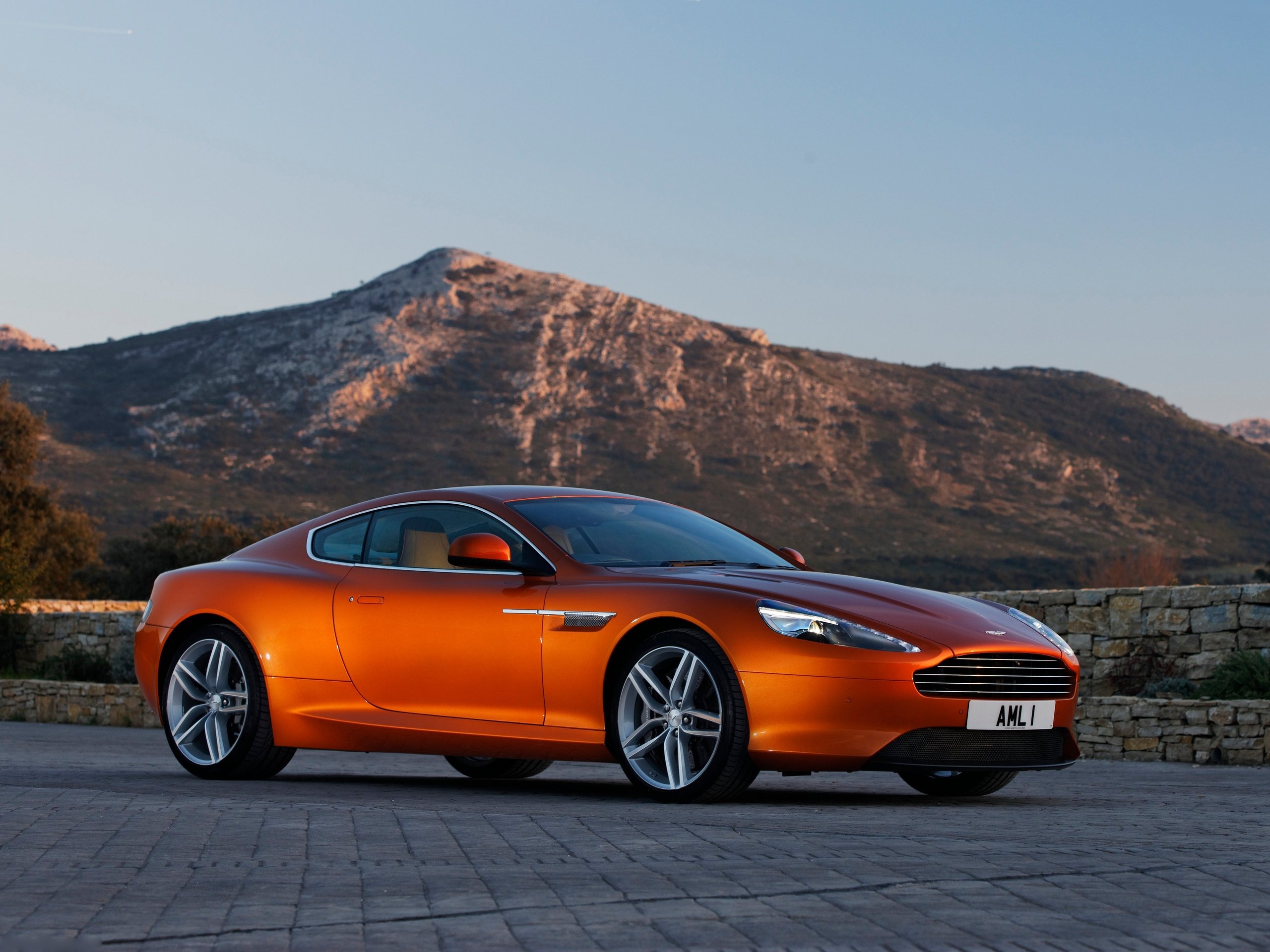 Aston Martin Virage (2012)