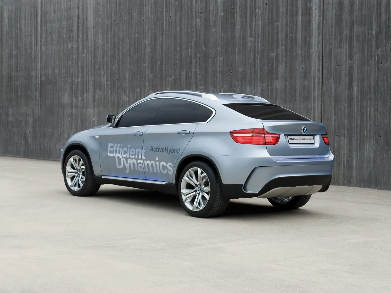 BMW X6 ActiveHybrid Concept (2007) – zadní tříčtvrteční pohled