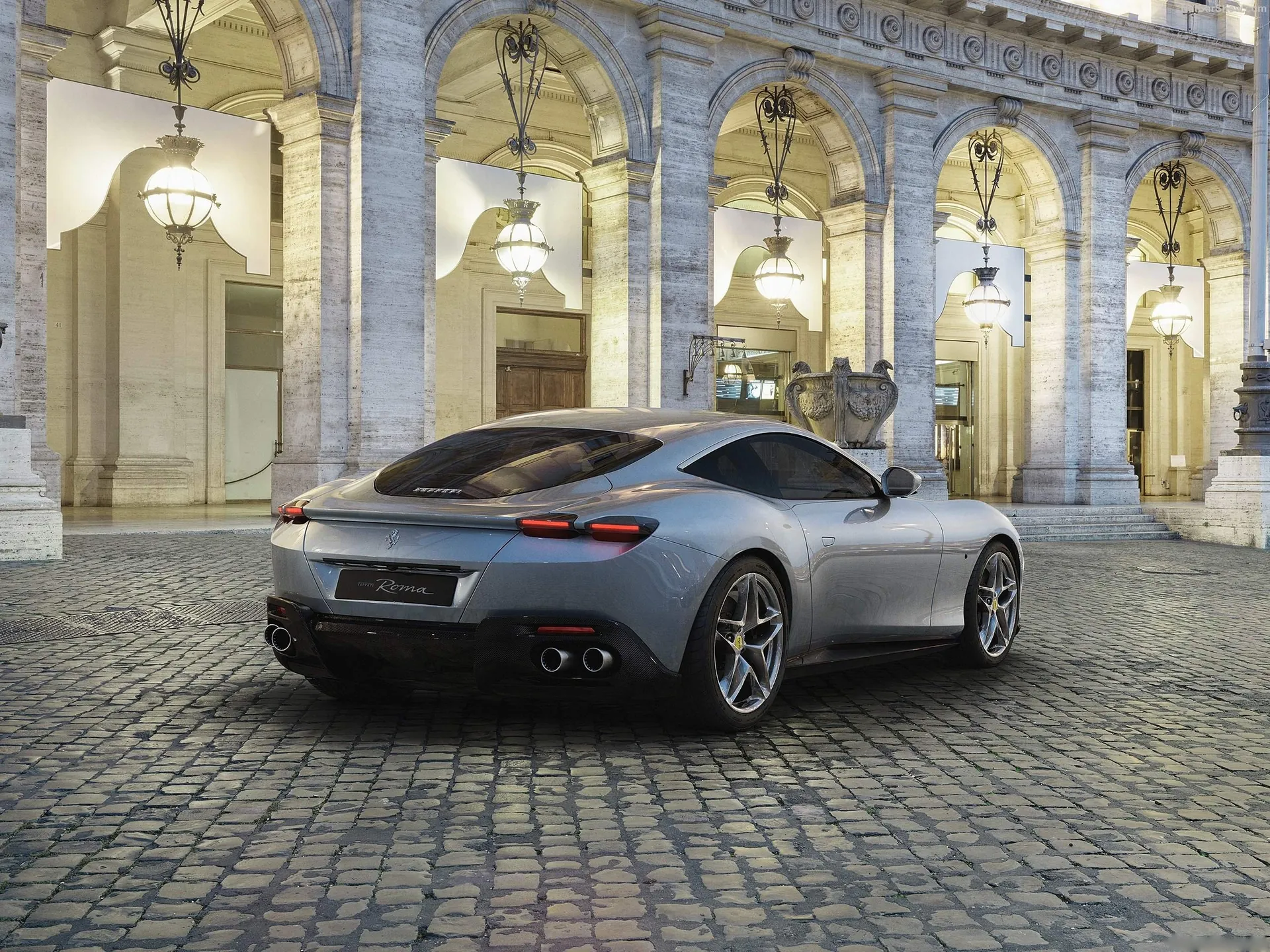 Ferrari Roma (2020) – zadní tříčtvrteční pohled